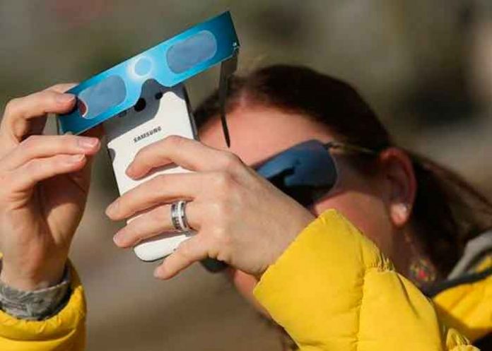 ¿Puedo tomarle fotos al eclipse con mi celular?