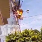 Foto: Fuego en poste de luz deja sin electricidad a viviendas del barrio Domitila Lugo / TN8