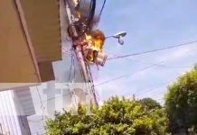 Foto: Fuego en poste de luz deja sin electricidad a viviendas del barrio Domitila Lugo / TN8