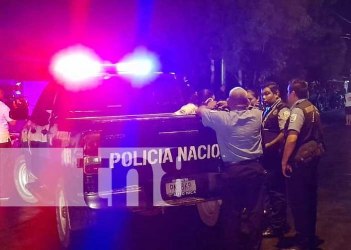 Foto: Mujer pierde la vida tras impactar la moto en la que iba de acompañante contra un taxi / TN8