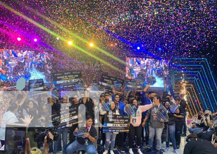 Foto: Premian a los ganadores de la 7.ª edición de Hackthon Nicaragua Inteligencia Artificial 2023 / TN8