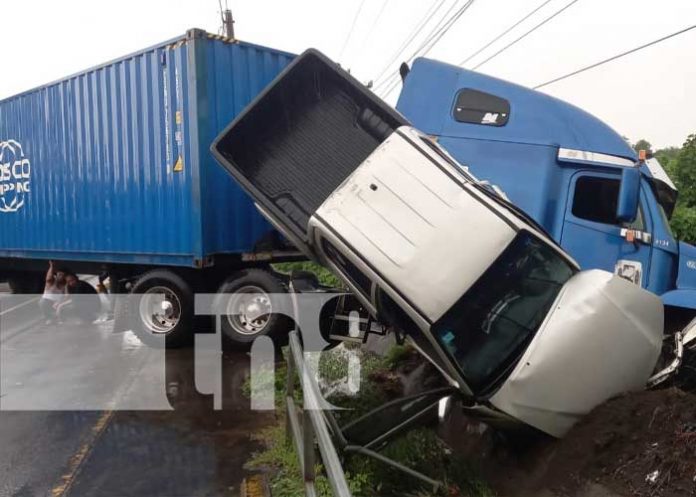 1 Foto: León: Conductor vivo de milagro en tripe colisión / TN8