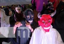 Puerto Salvador Allende se vistió de mitos, cuentos y leyendas en pasarela de Agüizotes Foto: Puerto Salvador Allende se vistió de mitos, cuentos y leyendas en pasarela de Agüizotes / TN8