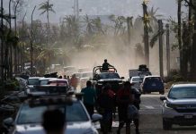 Rescatan turistas con puente de Acapulco a CDMX tras el paso del huracán Otis Foto: Familias afectadas del huracán recibirán ayuda /cortesía