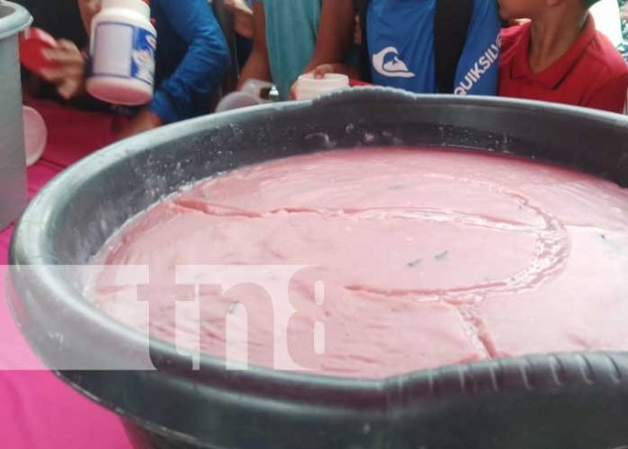 1 Foto: INTUR reparte el tradicional Atol de Ánimas en Diriá / TN8