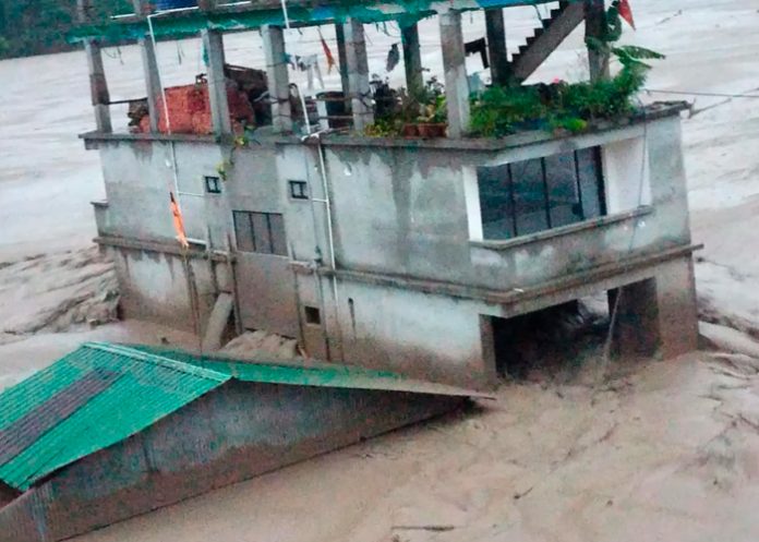 1 India sufre inundaciones extremas dejando 5 muertos y 23 desaparecidos