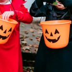 Foto: Se hace viral en TikTok el descuido de una mamá que mando a sus hijos con el disfraz equivocado/Cortesía