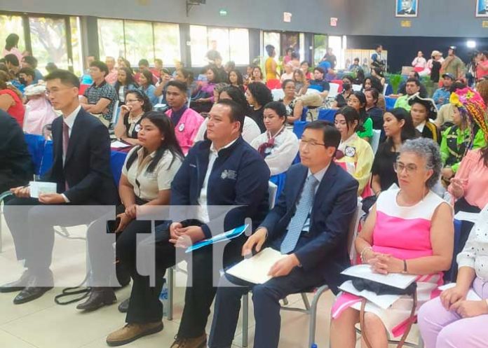 1 Foto: Concurso de oratoria coreano /TN8