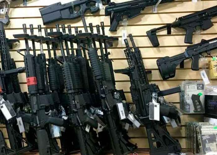 Suministro de armas a Kiev alimenta el mercado negro, a pesar de las advertencias de Rusia