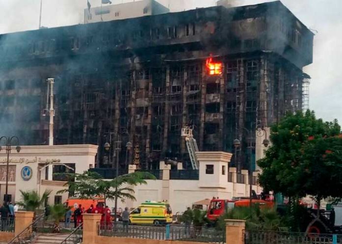 38 personas resultan heridas en incendio en cuartel policial de Egipto