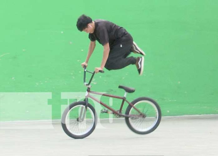 2 Foto: Apasionados por el deporte extremo participan en competencia de BMX en Managua/TN8