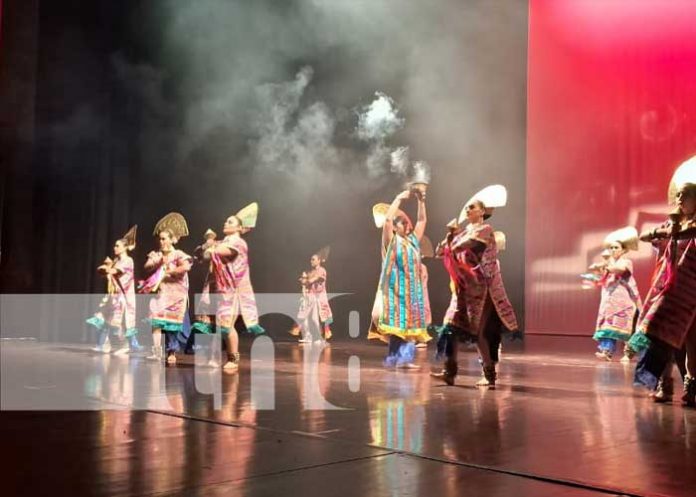 Ballet folclórico Macehuatl desborda la sala mayor del Teatro Nacional Rubén Darío