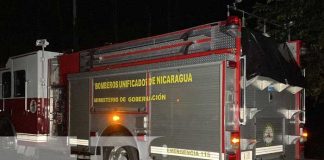 Potente Rayo desploma un árbol sobre una vivienda en Juigalpa