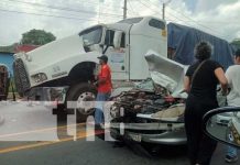 Descontrolado cabezal chocó 5 carros en Batahola Foto: Cabezal chocó 5 carros en Batahola /cortesía
