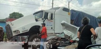 Foto: Cabezal chocó 5 carros en Batahola /cortesía