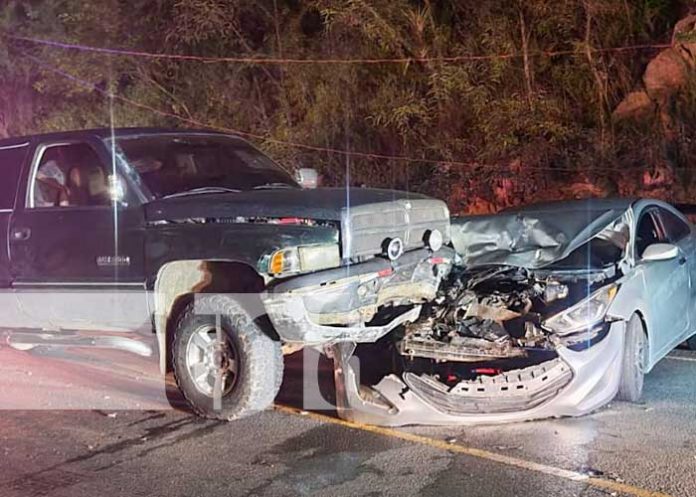 Foto: Daños significativos tras colisión frontal entre vehículos en Ocotal / TN8