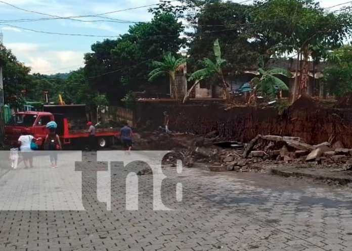 Foto: Lluvias provocaron la caída de un muro perimetral en La Concepción / TN8