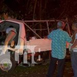 ¡Quedaron atrapados! Fuerte accidente deja tres lesionados en Juigalpa Foto: Tres personas lesionadas en fuerte accidente en carretera Juigalpa hacia El Rama / TN8