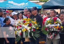 Ofrendas florales y cantata revolucionaria en honor al Comandante Arauz en Granada Ofrendas florales y cantata revolucionaria en honor al Comandante Arauz en Granada
