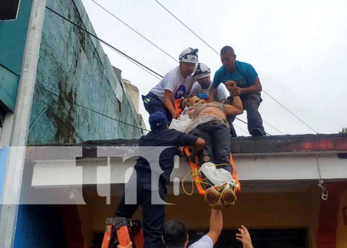 3 Obrero sufre quemaduras graves en accidente con cables eléctricos en El Rama