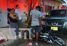 Motociclista lesionado al impactar contra una camioneta estacionada en Juigalpa, Chontales Foto: Motociclista lesionado al impactar contra una camioneta estacionada en Juigalpa, Chontales/TN8