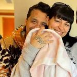 Nodal y Cazzu posan por primera vez junto a su bebé