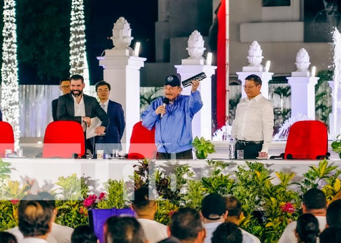 Dan-bus-1 Foto: Presidente Daniel Ortega encabeza acto por entrega de nuevos buses / TN8