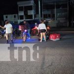 Peatón bien bolo ocasiona accidente dejando a una joven con lesiones en su cuerpo Peatón hasta el queso provoca accidente