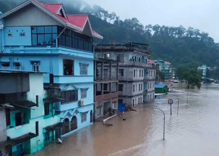 14 muertos por el desbordamiento de un lago glaciar en India