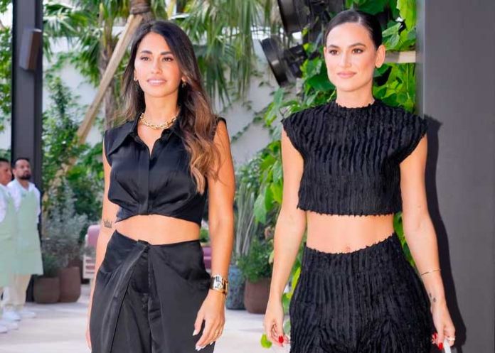 anto2 Roccuzzo lució un conjunto de la marca que incluía un crop top de seda