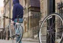 Hombre se lleva tremenda «sopa de muñeca» al intentar robar una bicicleta Ladrón se lleva una golpiza al intentar hurtar una bicicleta