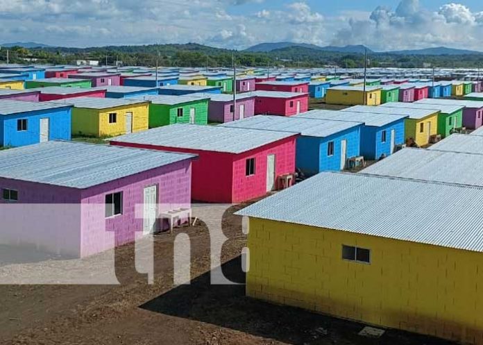 Foto: Entregan primeras casas del proyecto 