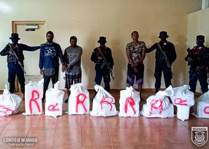 Foto: Capturan a sujetos con marihuana en El Bluff