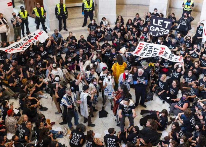 Protesta antisionista deja unos 300 detenidos en EE.UU.