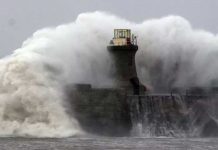 Devastadora tormenta Babet deja dos muertos a su paso por Escocia Muertos en Escocia tras inundaciones por tormenta Babet