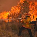 Familias de Argentina son evacuadas por devastadores incendios forestales Decenas de evacuados por incendios en Argentina