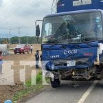 ¡Abuelo desorientado! Choque con camión de gaseosas en Ciudad Sandino Foto: Accidente con camión de gaseosas en Ciudad Sandino / TN8