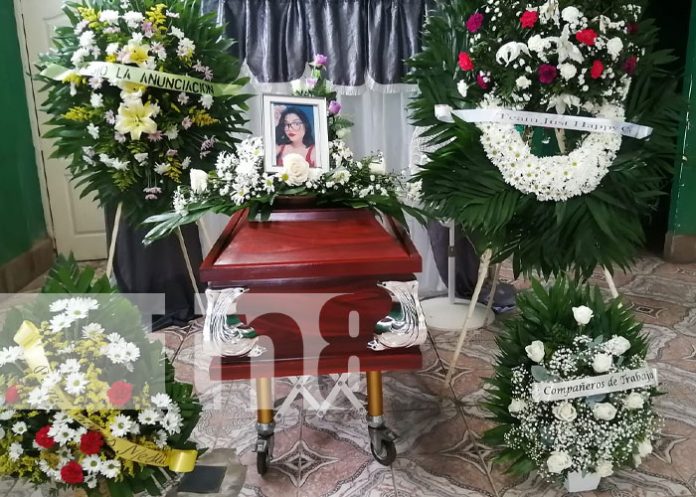 Foto: Familia de la joven que murió por un accidente en Plaza España, Managua / TN8
