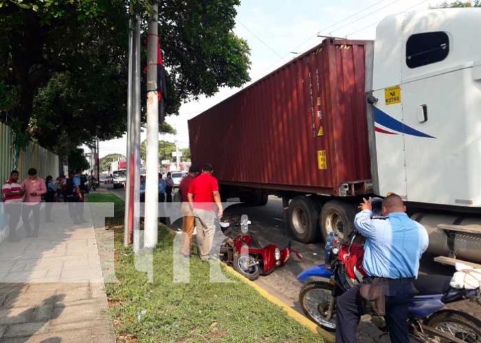 Hombre fallece bajo las pesadas llantas de una rastra en Montoya, Managua