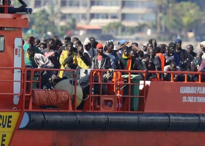 Foto: Migrantes llegan a Canarias