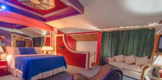 Estuvo afuera de hotel hasta que confirmó infidelidad 