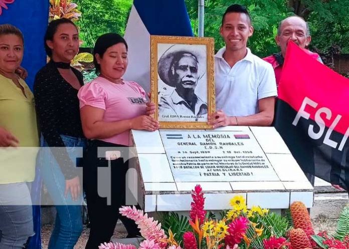 Hermosas ofrendas florales al General Ramón Raudales