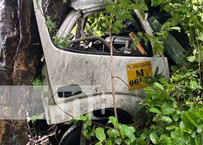 Foto: Accidente con camión en la Cuesta El Plomo / TN8