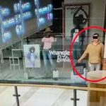 Linda prenda: Ladrón se hizo pasar por maniquí para robar una joyería Ladrón se hace pasar por un maniquí
