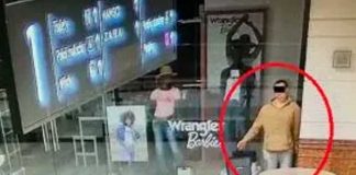 Ladrón se hace pasar por un maniquí 