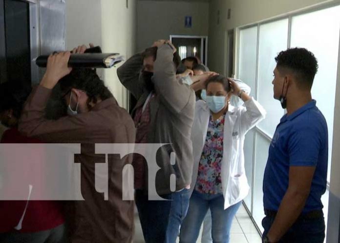 Foto: Protocolo de seguridad a la hora de un sismo en el Complejo Judicial de Managua / TN8