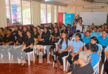 Jóvenes con discapacidad se forman en Cursos de Oficios para Emprender Curso de reparación de celular en las escuelas de oficios