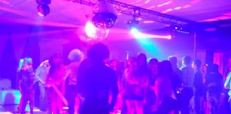 Cantante enfrentaría 13 años de prisión por desnudar a una mujer 