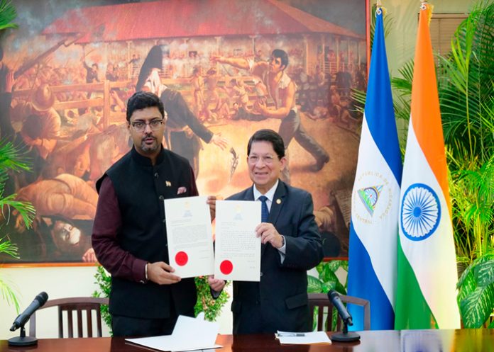 Embajador de India presenta Copias de Estilo