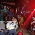 Motociclista grave al irrespetar luz roja del semáforo y estrellarse contra un taxi Foto: Motociclista grave al irrespetar luz roja del semáforo y estrellarse contra un taxi / TN8